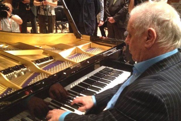 Daniel Barenboim a new design of concert grand piano 